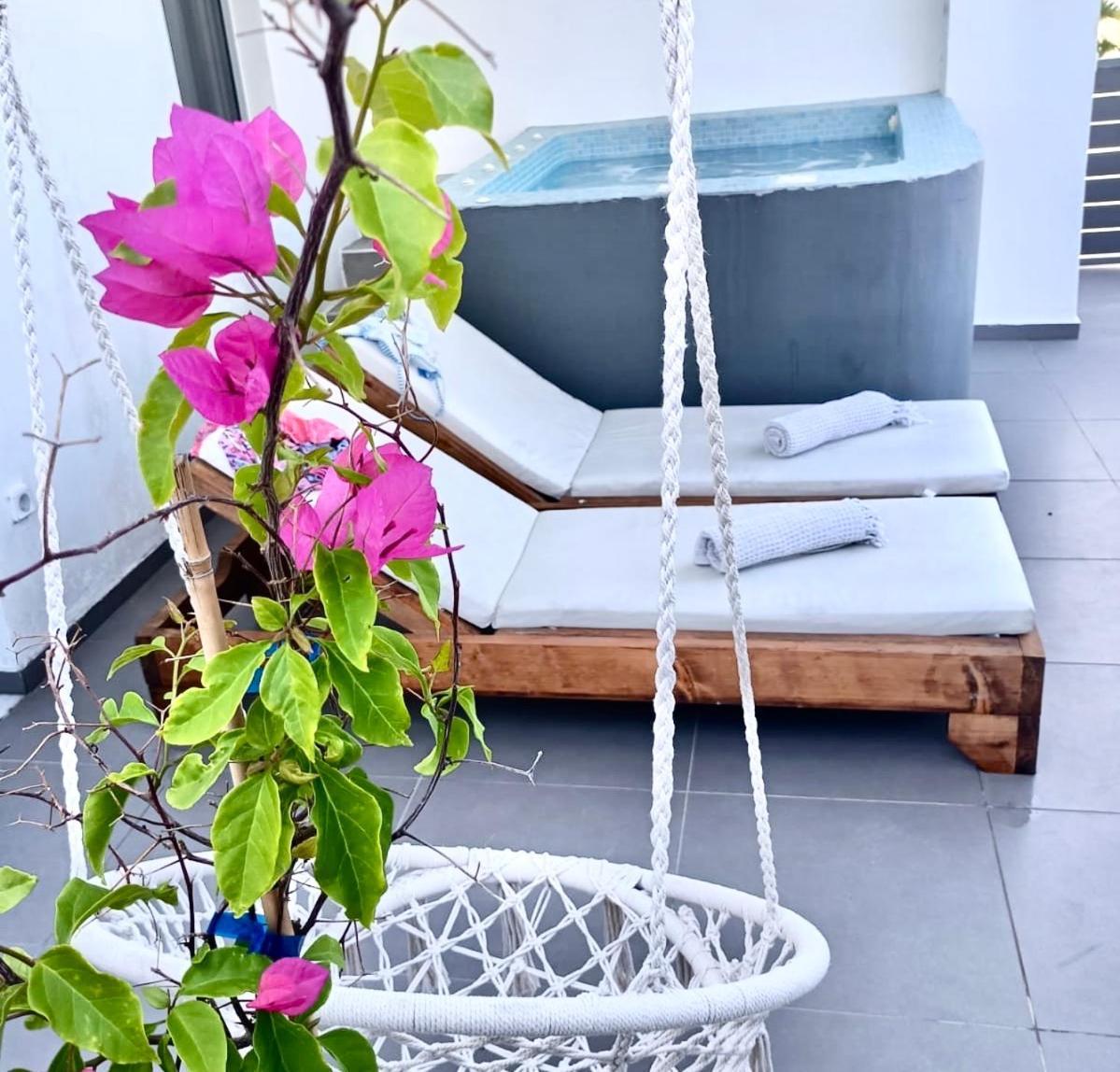 The Muses Of Santorini Private Jacuzzi Apartment Vothon