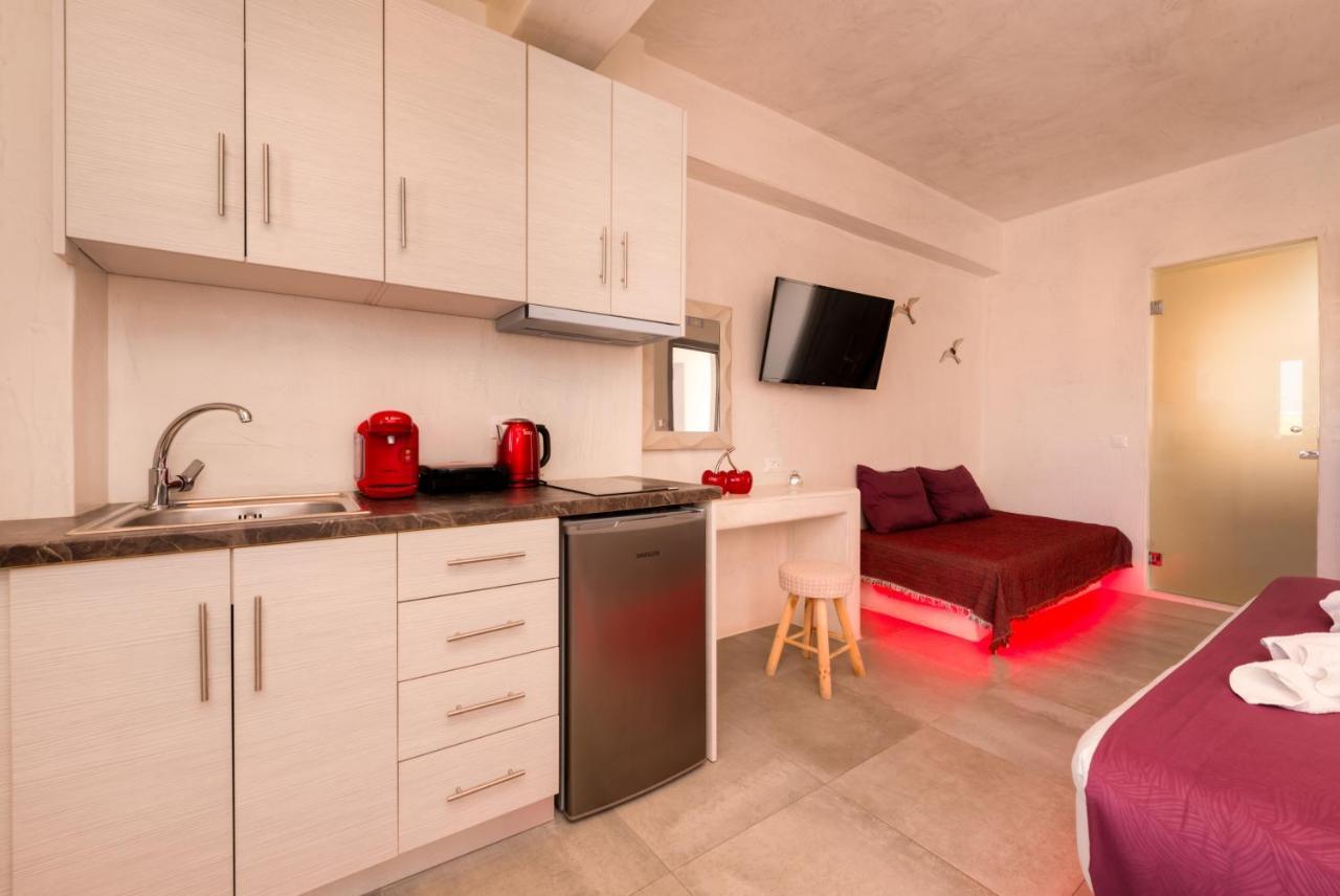 The Muses Of Santorini Private Jacuzzi Apartment