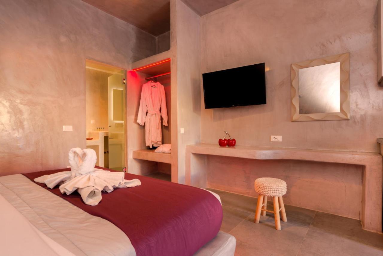 The Muses Of Santorini Private Jacuzzi Apartment Vóthon
