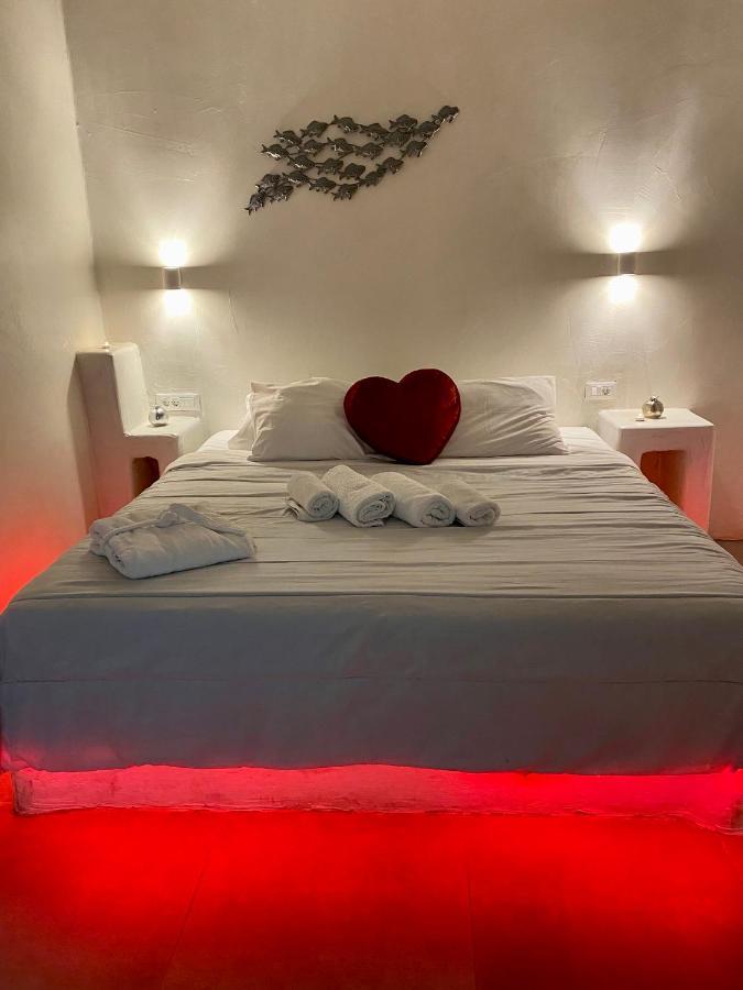 The Muses Of Santorini Private Jacuzzi Apartment Vóthon