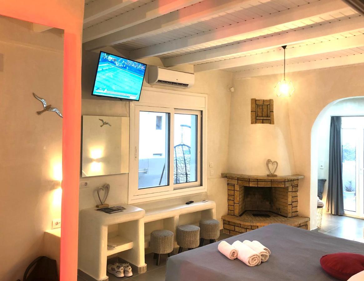 The Muses Of Santorini Private Jacuzzi Vóthon