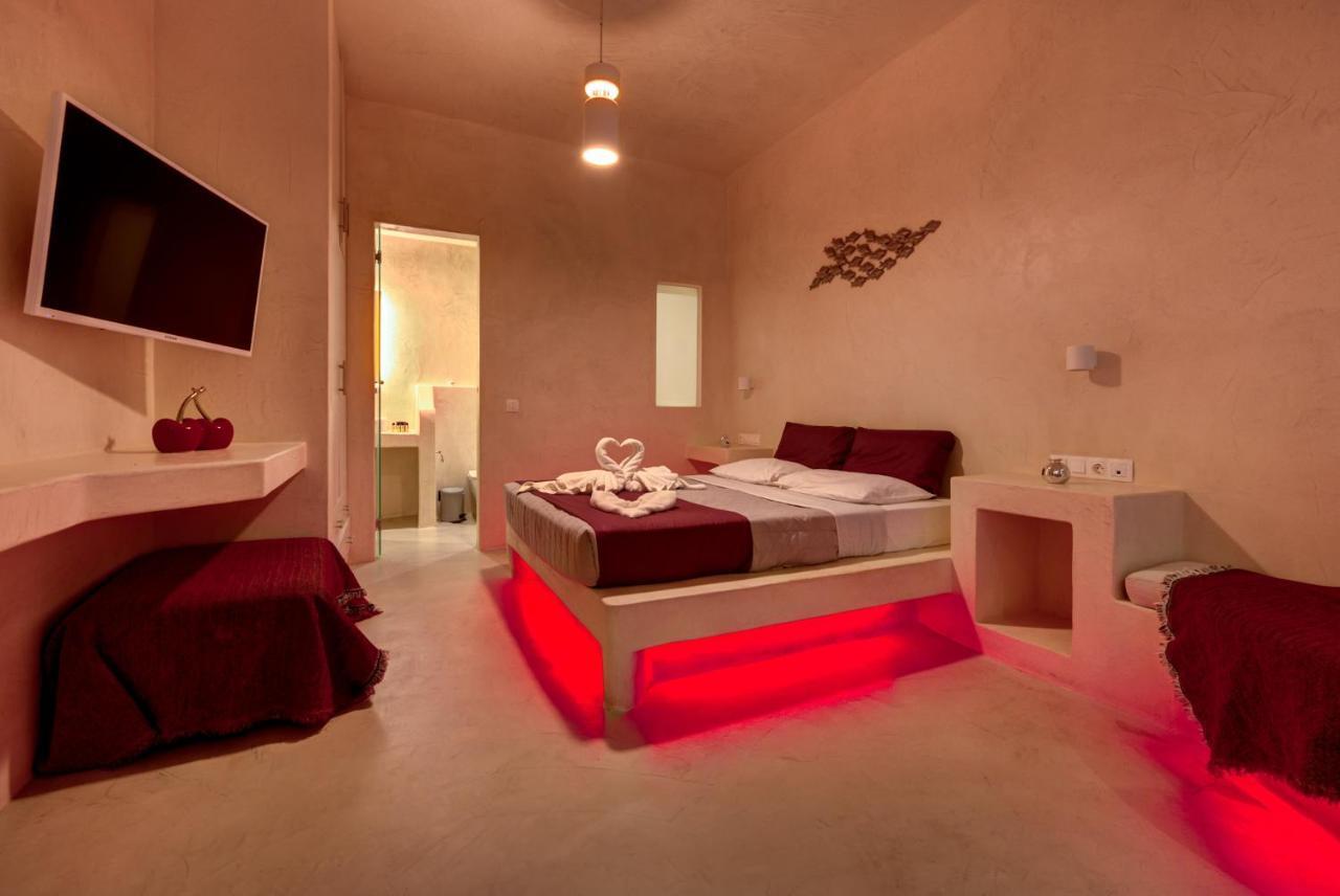 The Muses Of Santorini Private Jacuzzi Apartment Vóthon